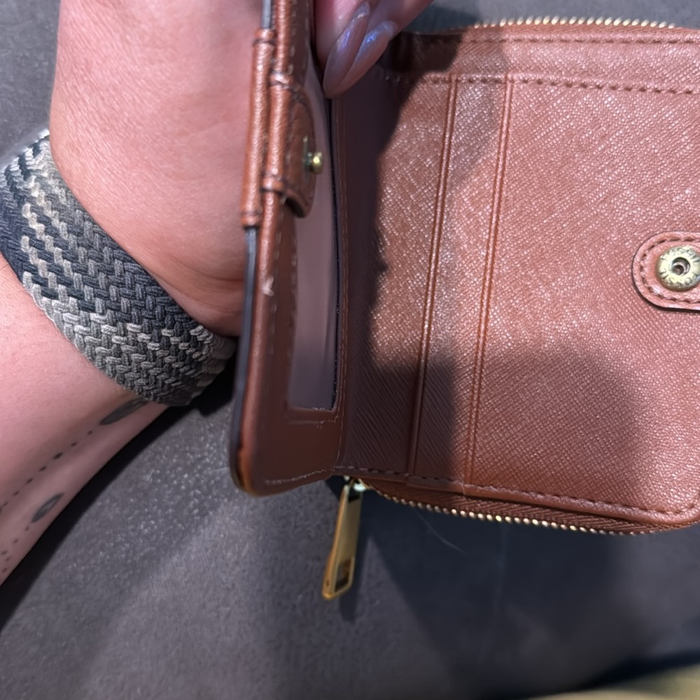 Fossil floral print wallet. - Picture 5 of 5